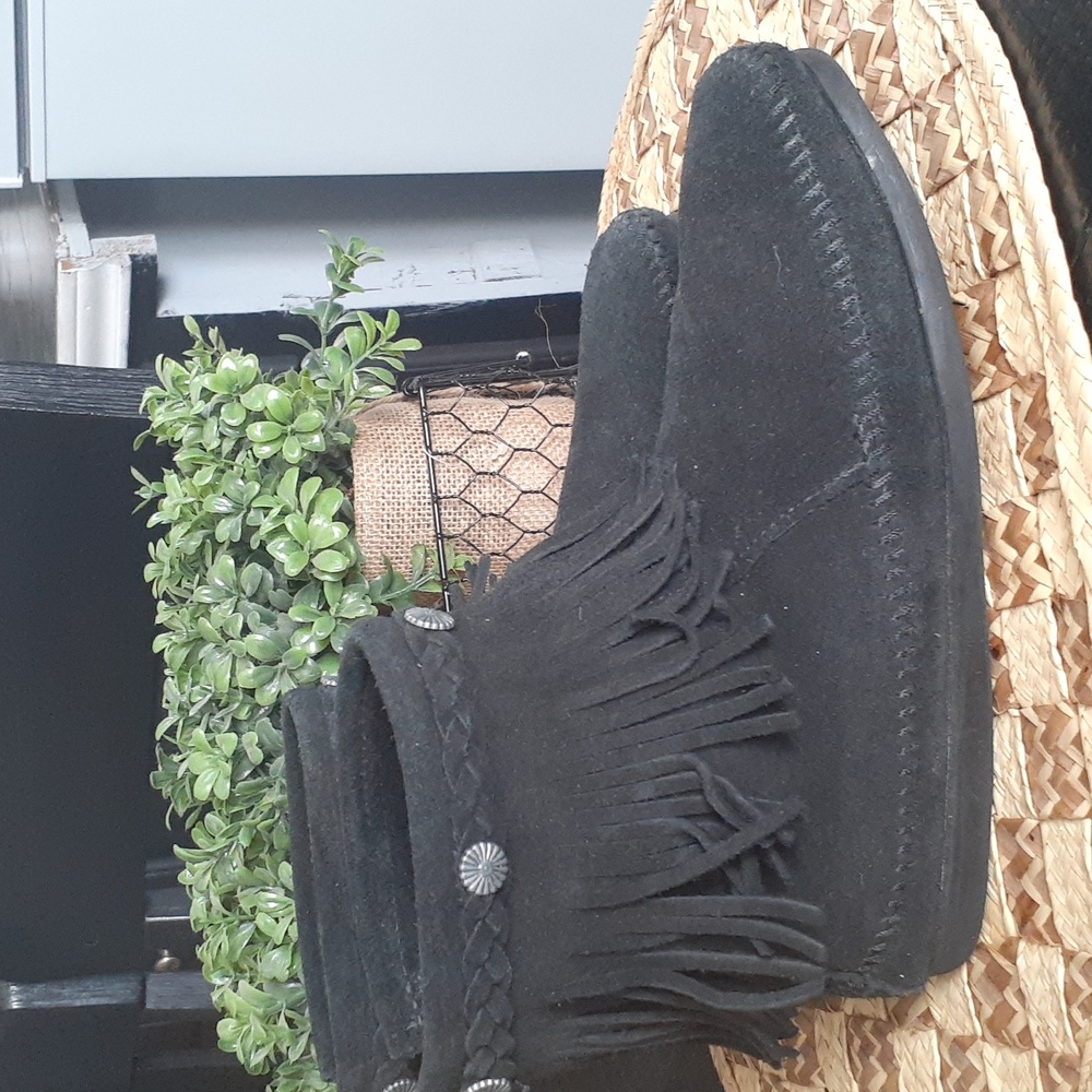 MINNETONKA BOOTIES - Picture 4 of 10